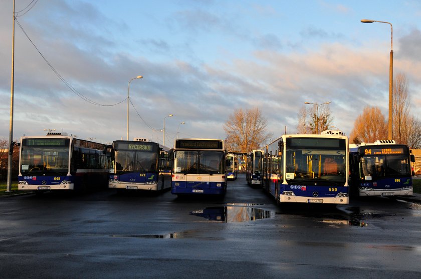 Chaos komunikacyjny w Bydgoszczy! Nie jeżdżą autobusy i tramwaje