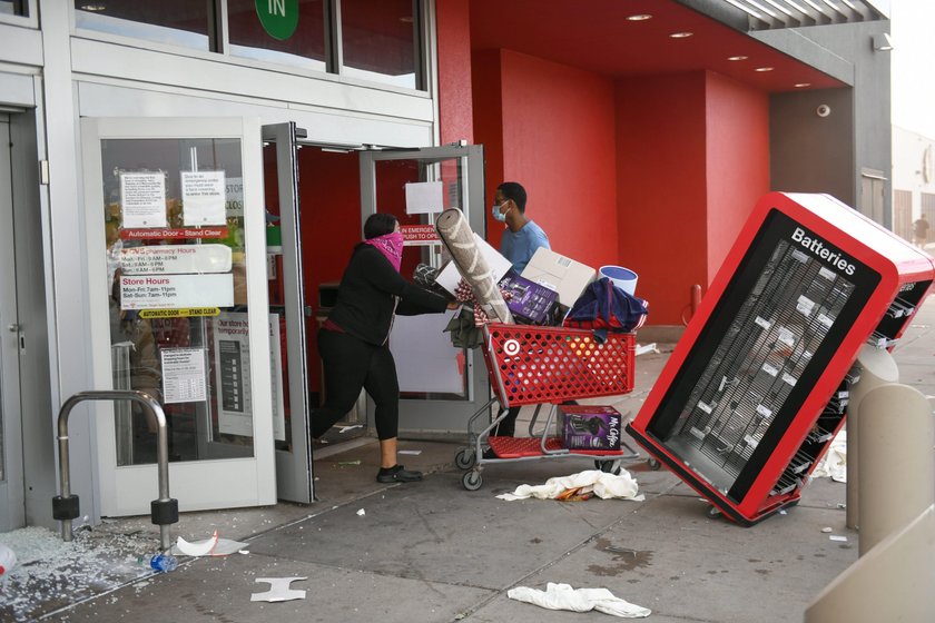 Minneapolis: zamieści po śmierci czarnoskórego Georgea Floyda