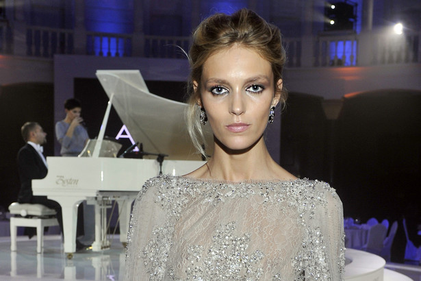 Anja Rubik potrafi negocjować. Na jednym kontrakcie zarobiła milion złotych