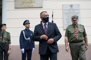 Banaś tanio skóry nie sprzeda