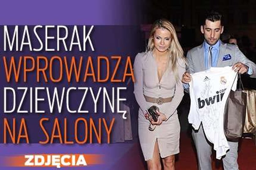 Maserak wprowadza dziewczynę na salony