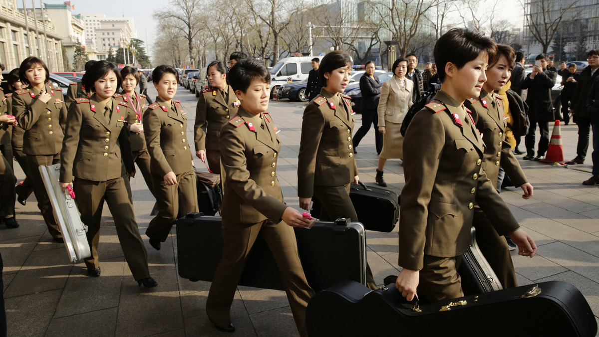 Korea Północna wysłała do Korei Południowej piosenkarkę Hyon Song-wol z zespołu Moranbong Band. Wokalistka będzie negocjowała swój udział w koncertach w trakcie zimowych igrzysk. Jeśli uda jej się wystąpić, nie będzie mogła szerzyć propagandy.