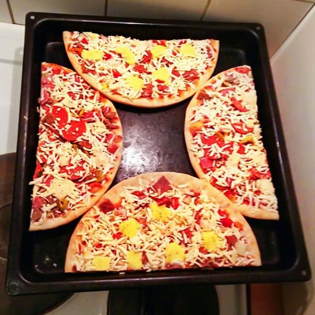 Így fér el több pizza a tepsiben!