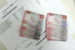 Urzędnicy wydali 100 mln zł na elektroniczne dowody, których nie będzie