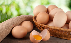 Jajka - pochodzenie, właściwości, alergia, gotowanie. Jak często jeść jajka?