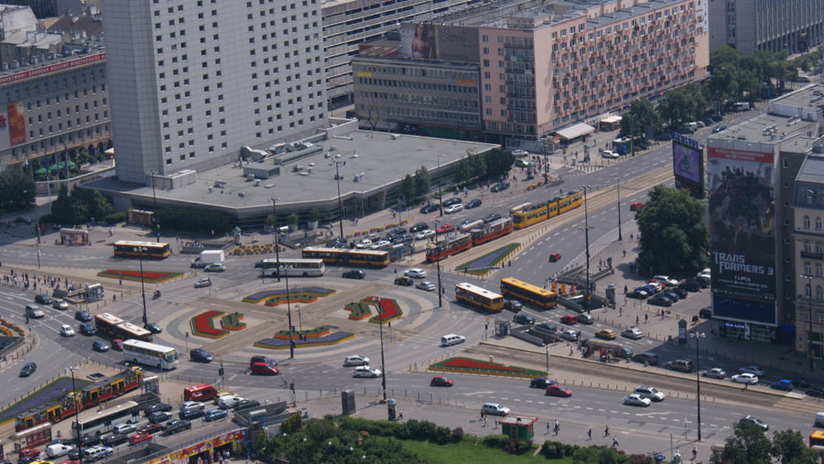 Warszawa rozszerza współpracę z gminami obszaru metropolitalnego oraz przygotowuje plan rozwoju dla metropolii. - Chcemy być gotowi jako metropolia z tym planem i też w tym półroczu chcemy zamknąć pierwszy etap prac strategicznych - mówił wiceprezydent Warszawy Michał Olszewski.