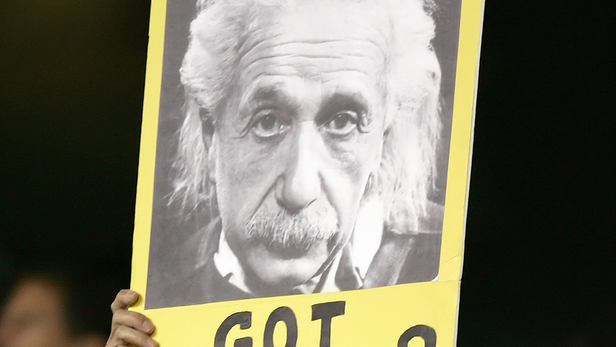 List genialnego fizyka i myśliciela Alberta Einsteina, w którym przedstawił swoje poglądy dotyczące Boga i religii będzie sprzedany w tym miesiącu na aukcji internetowej. Cena wywoławcza wynosi 3 mln dolarów - poinformował we wtorek portal eBay.