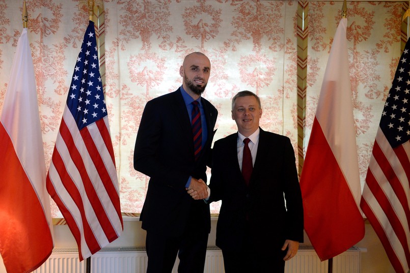 Marcin Gortat w rezydencji ambasadora USA odebrał zaszczytną nagrodę. ZDJĘCIA