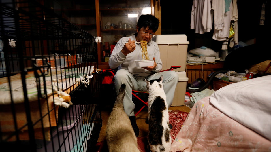 57-letni Sakae Kato w ciągu ostatniej dekady opiekował się ponad setką kotów.