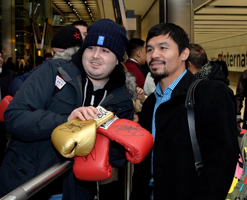 Pacquiao cały czas obija twarz Mayweathera