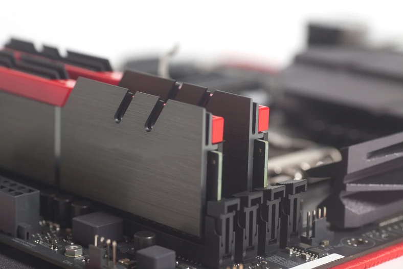 Koszt pamięci DDR5 na razie jest nieproporcjonalny do oferowanego przez nie wzrostu wydajności w grach.