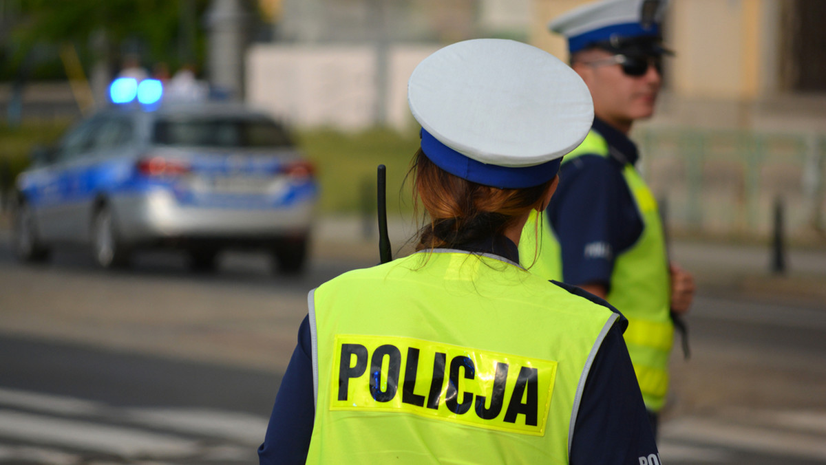 Był pijany i wiózł dzieci. Gdy chciała zatrzymać go policja uciekł