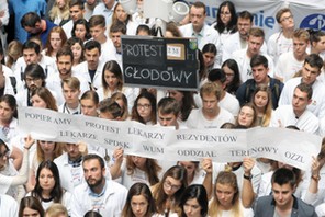 Konferencja strajkuj?cych lekarzy w Dzieci?cym Szpitalu Klinicznym w Warszawie