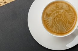 Na wiosnę ze Starbucksa znikną plastikowe słomki. Szefowie sieci o cenach kawy, ekologii i trendach kawowych w Polsce