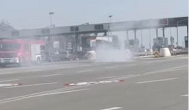 Izgoreo automobil na naplatnoj stanici