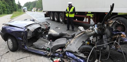 Masakra! TIR zmiażdżył trzy osoby