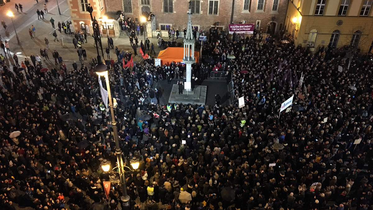 25 stycznia we Wrocławiu odbędzie się wielki protest studentów, którzy w ramach sprzeciwu wobec poczynań rządu zamierzają wyjść na ulice. W planach jest przemarsz żaków spod Kredki i Ołówka do Rynku. Początek demonstracji o godz. 16.30. Podobne manifestacje odbędą się także w innych miastach w Polsce.