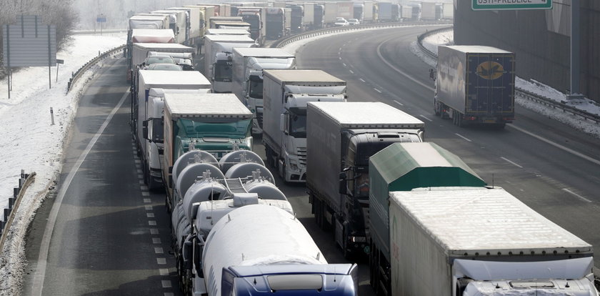 Armagedon na granicy Czech z Niemcami. Kolumna ciężarówek miała ponad 25 km!