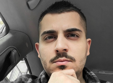 "Razvlačio me po patosu, imala sam modrice!" PEVAČA BIVŠA OPTUŽILA ZA NASILJE, nakon skandala se potpuno povukao iz javnosti 