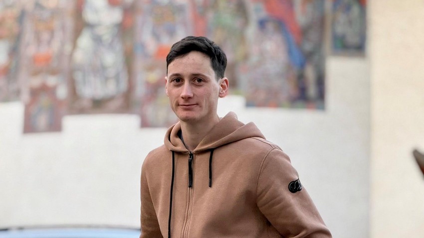 Cene Prevc se bavi i komentarisanjem sporta u kome je bio šampion na nacionalnoj televiziji, želi da konačno završi fakultet, vodi sopstveni ugostiteljski objekat | Foto: BBC/Aleksandar Miladinović