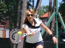 Lubiana aktorka trzyma formę. Daję radę na korcie!