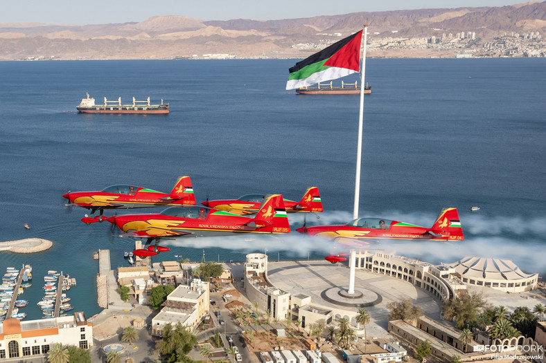 Royal Jordanian Falcons w akcji nad Jordanią