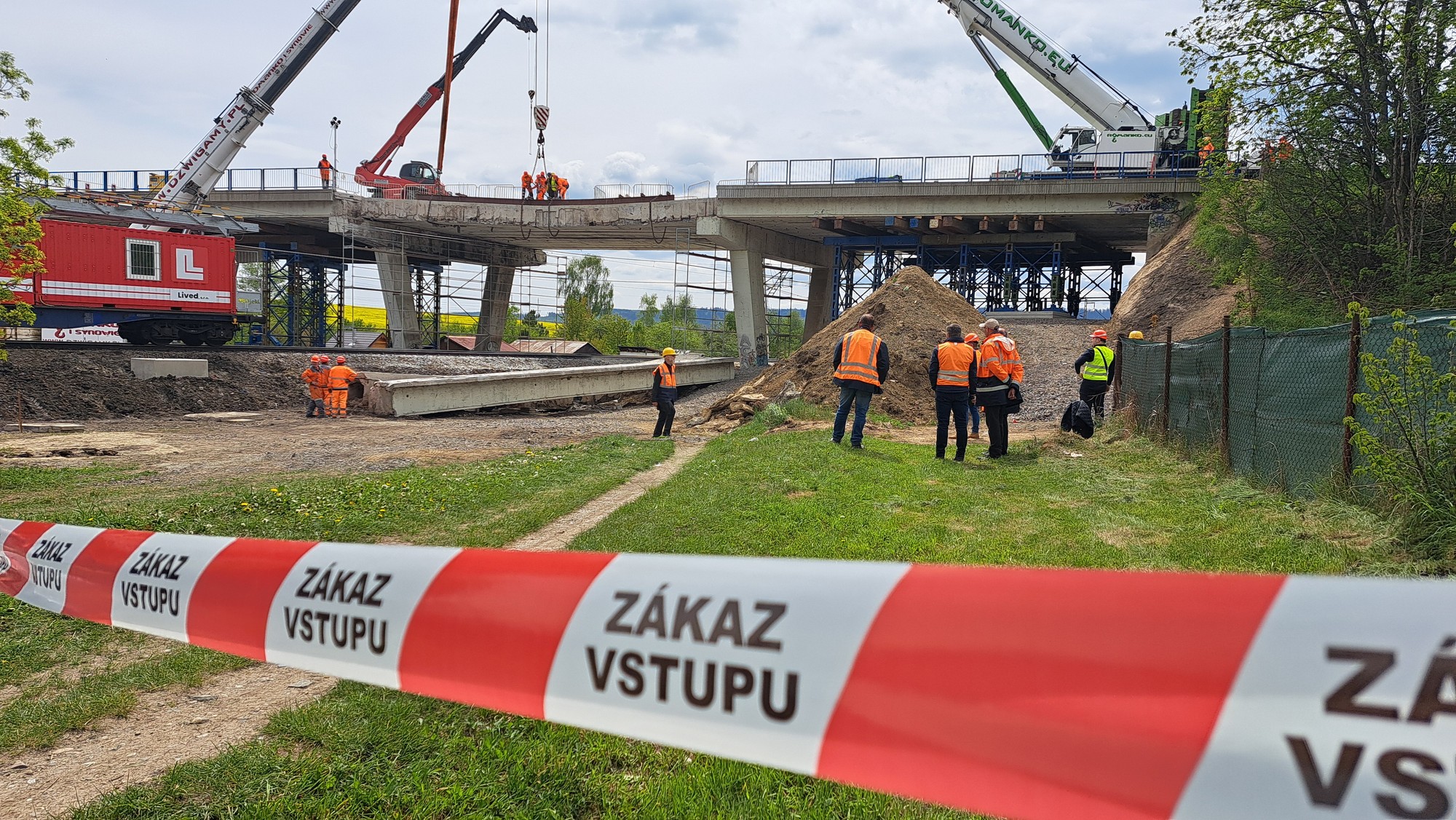 Výluka vlakov medzi Popradom a Spišskou Novou Vsou by mala pre poškodený most v Poprade trvať do piatka.