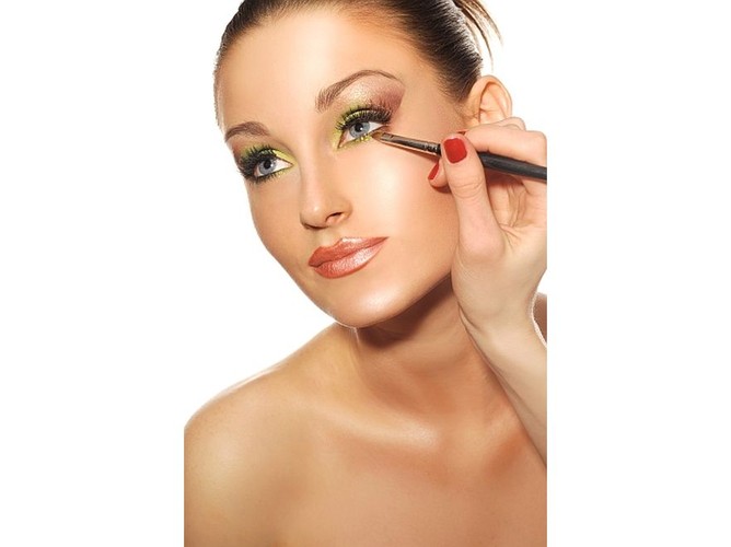 Makijaż w kolorze limonki – instrukcja przygotowania