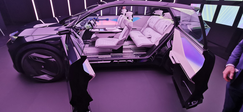 Renault Scenic Vision — futurystyczny pokaz