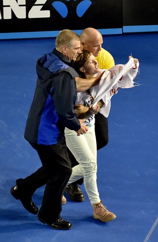 Skandal podczas finału Australian Open. Aktywiści wdarli się na kort