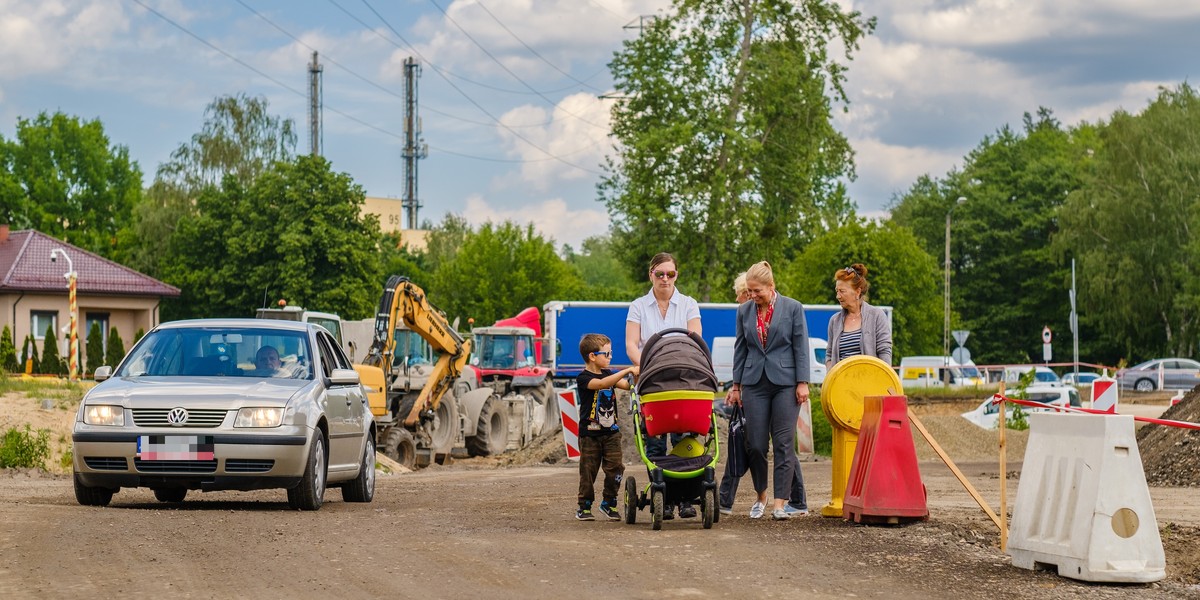 Mieszkańcy Antoniowa w Dąbrowie Górniczej  nie mają autobusów z powodu przedbzowy drogi S1.