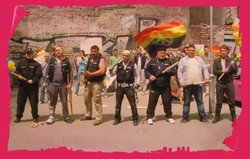 &quot;Parada&quot; – gejowski striptiz na oczach obrońców moralności