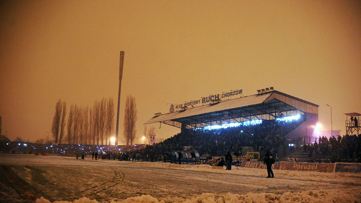 Ruch Chorzów został przez Komisję Ligi ukarany karą finansową na Wielkie Derby Śląska, podczas których na stadionie zgasło oświetlenie, a kibice odpalili race i rzucali śnieżkami w sędziów asystentów.