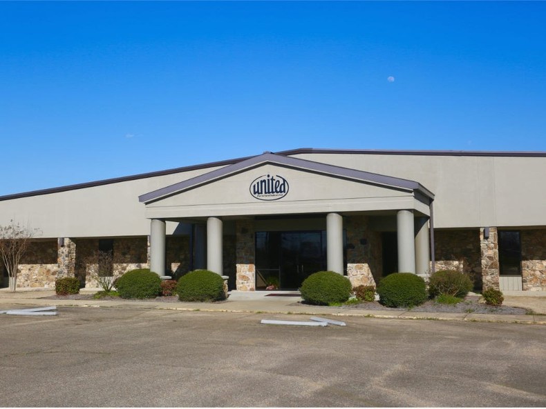 United Furniture Industries, one of the largest furniture companies in the country, laid off 2,700 employees on Nov. 21.The company cited unforeseen business circumstances in emails and texts sent to staffers overnight just a few days before Thanksgiving, according to local reports. In a follow-up email, fired staffers were told all benefits will be terminated immediately without provision of COBRA, leaving them without health insurance. The terminations impacted all employees at the company's facilities in Verona, Mississippi; Victorville, California; and Winston-Salem, North Carolina.