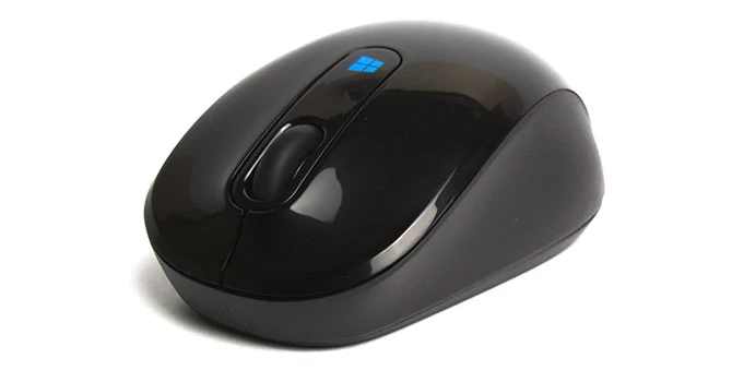 Microsoft Sculpt Mobile Mouse to mysz, której rolkę można aktywować również w poziomie! Dzięki temu przeglądanie szerokich dokumentów jest wygodniejsze.