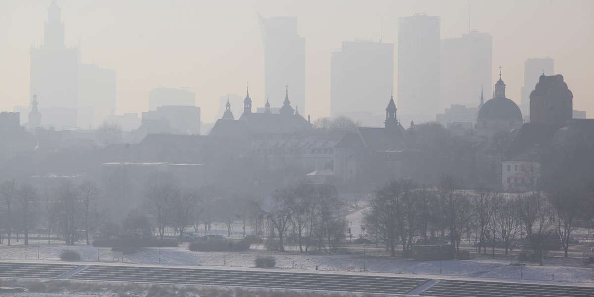 Styczeń 2017. Tak wyglądała Warszawa w czasie incydentu smogowego. Znacząco zwiększyła się wówczas liczba pacjentów