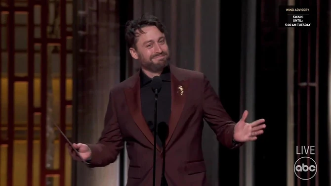 Kiran Kalkin trebalo da uruči nagradu Šonu Penu