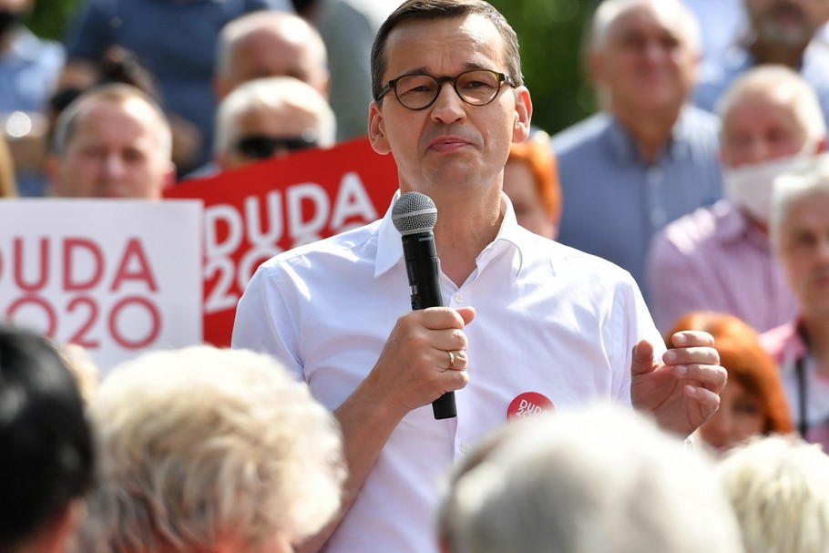 Premier Mateusz Morawiecki chętnie bierze udział w wiecach wyborczych, ale nie mówi nic o tym, jak wyjdziemy z długów, w które właśnie wpadamy. Czy rząd będzie spłacał dług inflacją?