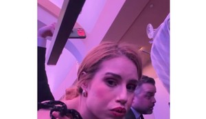 Olivija Rejngold tokom pucnjave na večeri u Vašingtonu