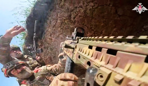 Ruska vojska na obuci na nepoznatoj lokaciji u Ukrajini 10. juna