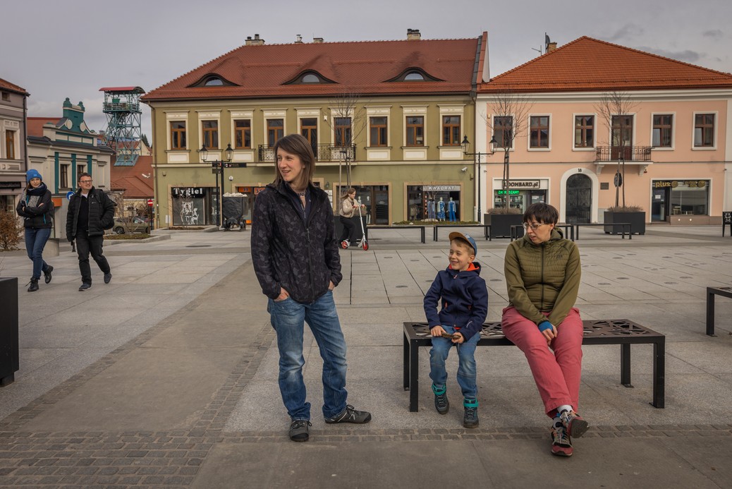 Karolina Judka (z lewej) i jej żona Dorota Maraj-Judka oraz ich 5-letni syn Tymon, przeprowadzili się niedawno z Gdańska do Bochni, aby być bliżej rodziny.