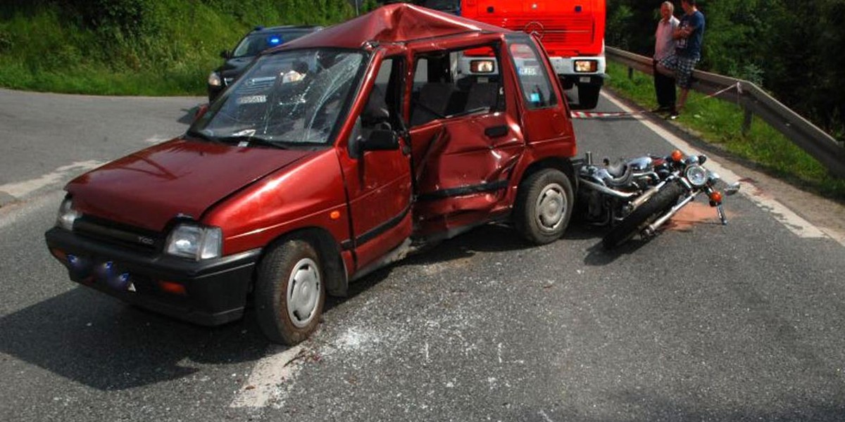 Wypadek w Majscowej na Podkarpaciu. Motocykl zderzył się z daewoo tico