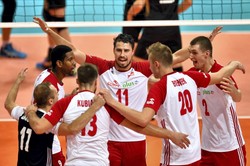 Lotniskowe męki siatkarzy skończone. Rządowy samolot przywiózł Polaków do Lublany [WIDEO Z LĄDOWANIA]