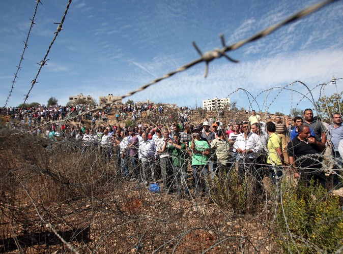 Palestyńczycy czekają na jeńców uwolnionych z Izraelskich więzień