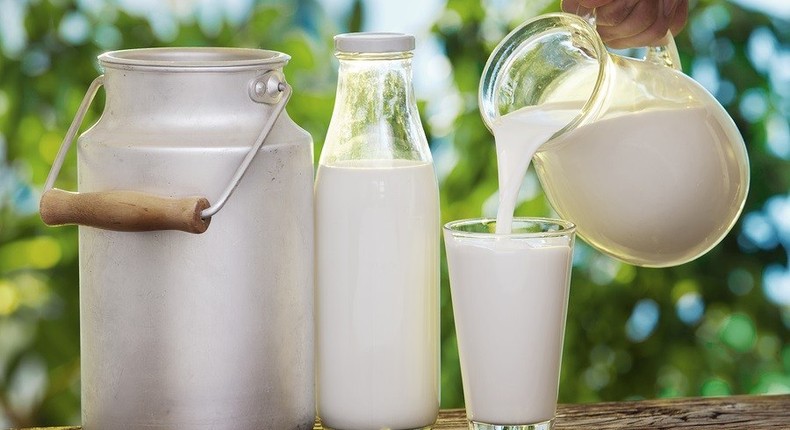 ___9146697___2018___11___28___15___Pouring-fresh-raw-milk-in-glass