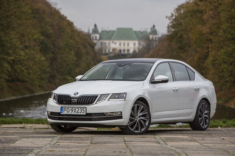 Skoda Octavia - na rynku od 2013 r., kosztuje od 59 800 zł 
