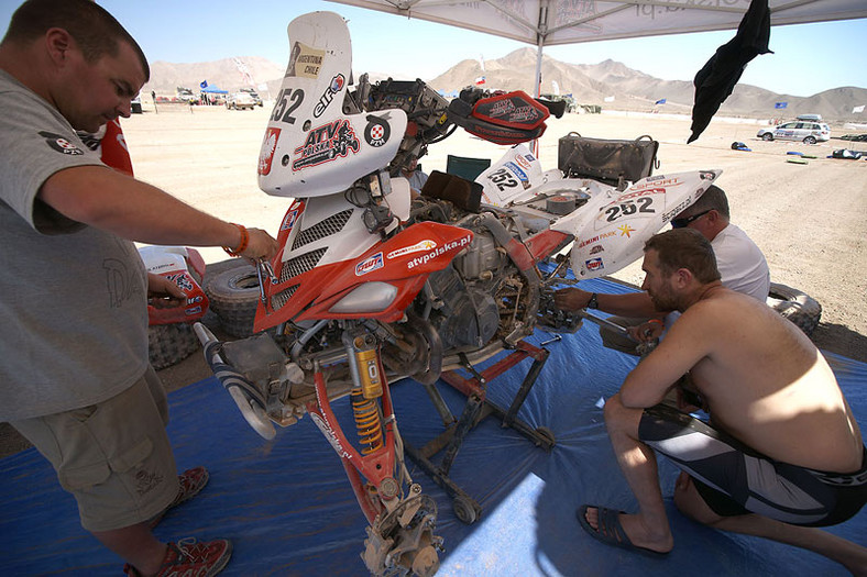 Rajd Dakar 2010: Przygoński goni najlepszych, pech Hołowczyca (9. etap na żywo, wyniki, foto)