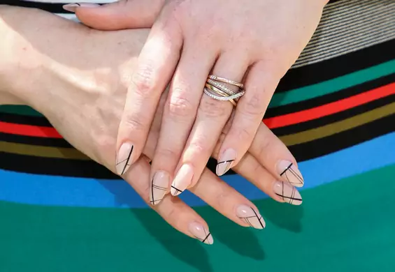 Blank Space Nails - minimalizm i elegancja. Gorący trend na paznokcie