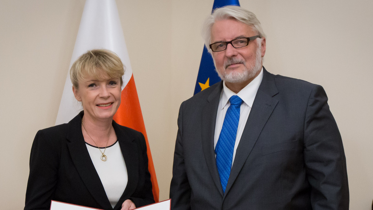 Renata Szczęch została podsekretarzem stanu w MSZ, odpowiedzialnym za sprawy prawno-traktatowe - poinformowało biuro rzecznika prasowego MSZ. Jak poinformował MSZ, premier Beata Szydło podpisała tę nominację z dniem 14 września.