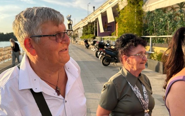 Baka i deka na rođendanu unuke Arije